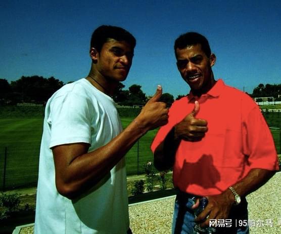 马塞利尼奥在马赛时期的比赛画面