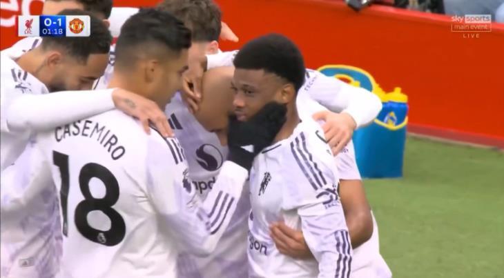 曼联双红会奇景：卡塞米罗进球后‘掌掴’队友引热议