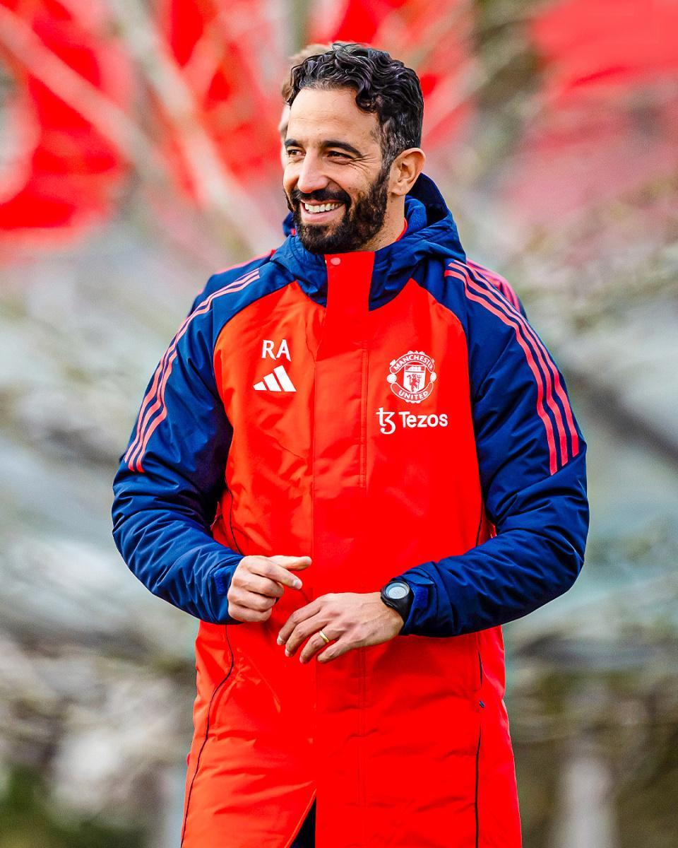 利物浦1-2曼联：加克波三中门框，萨拉赫成焦点，阿莫林首胜