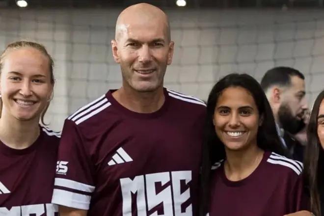 齐达内现身多元宇宙瑞士博览会，引发会场混乱活动取消