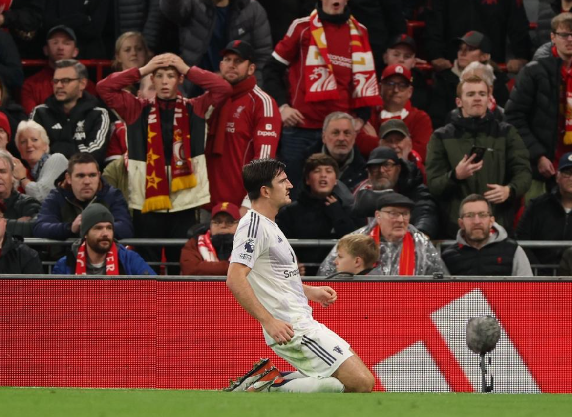 足坛疯狂一夜：曼联绝杀利物浦，尤文爆冷，皇马AC米兰双双登顶