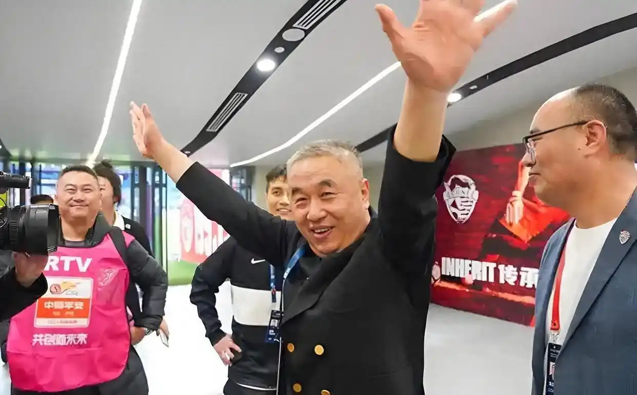 北京国安退出争冠，青岛海牛保级迎关键战：李霄鹏乔伟光成焦点