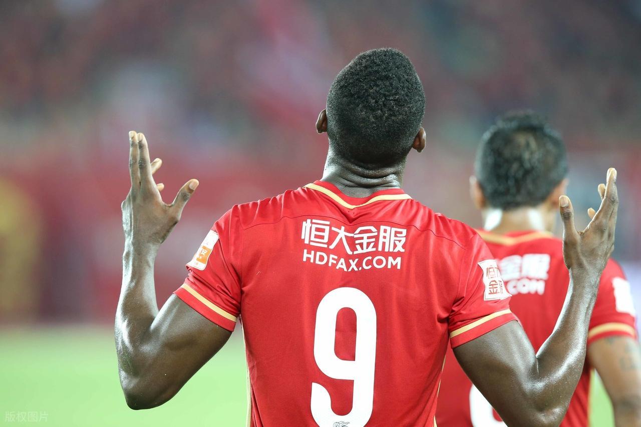 3亿天价合同！前中超巨星马丁内斯复出引热议，曾创出场费纪录