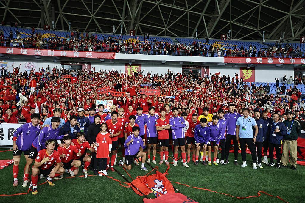 苏超经典再现！南通队点球大战晋级决赛，彰显城市足球底蕴