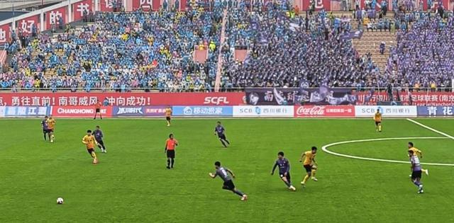 川超南充队6号明俊贤：颜值与球技并存，盼以实力赢得关注