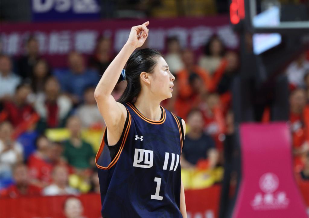 中国女篮关键女王王思雨：硬仗显实力，宫帅应重用