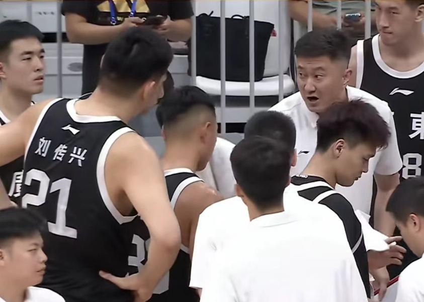 广东男篮97-77大胜赫罗纳，徐杰张文逸联手爆发，赵睿意外受伤