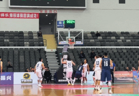 35岁方硕绝杀周琦胡金秋！北京队险胜，男篮双塔未来引关注