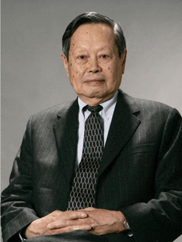 杨振宁逝世后口碑逆袭：生前爱国抉择成焦点