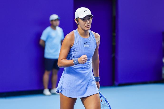 中国网球新突破！王曦雨2-0横扫7号种子，广州赛首战告捷