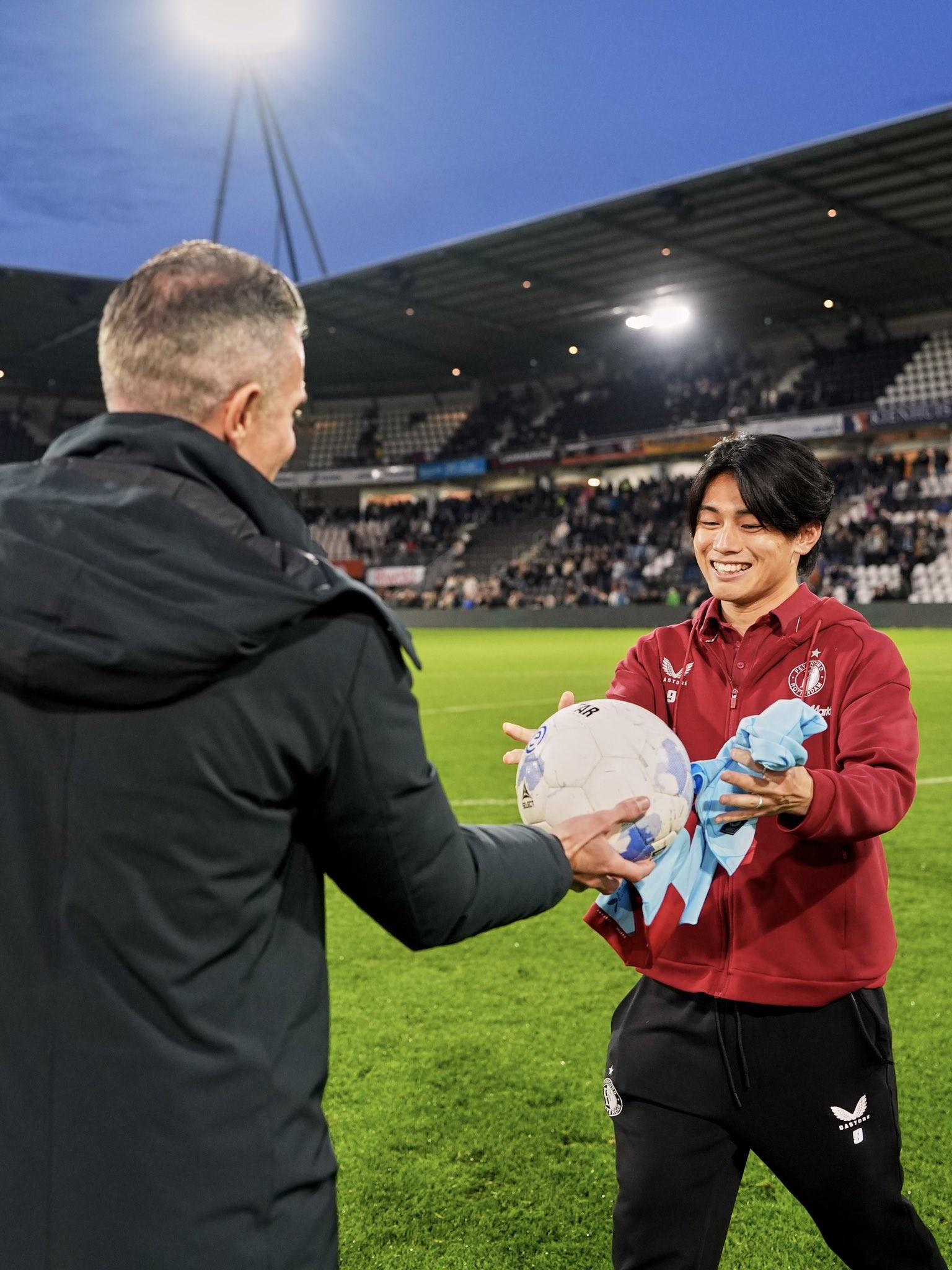 荷甲联赛半场帽子戏法！日本国脚上田绮世闪耀费耶诺德