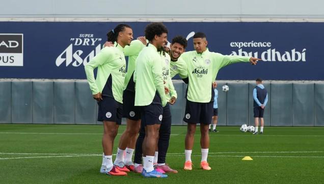 曼城欧冠前公开训练：胡桑诺夫、罗德里继续缺席