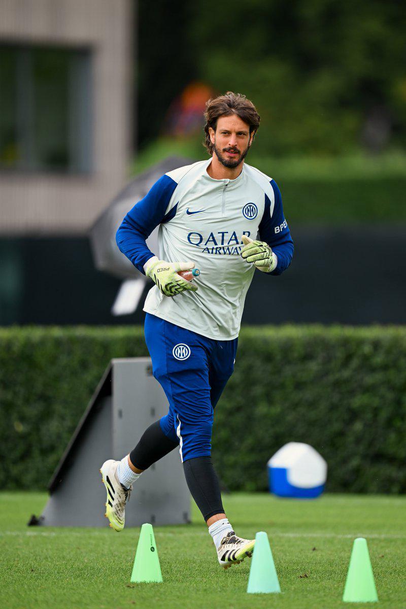 国米官方：迪詹纳罗手腕手术成功，即将进入康复阶段