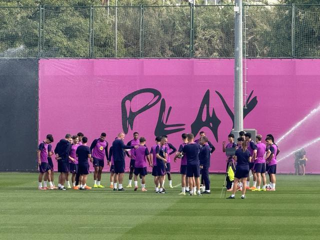 巴萨欧冠赛前训练：费兰、克里斯滕森、拉菲尼亚缺席