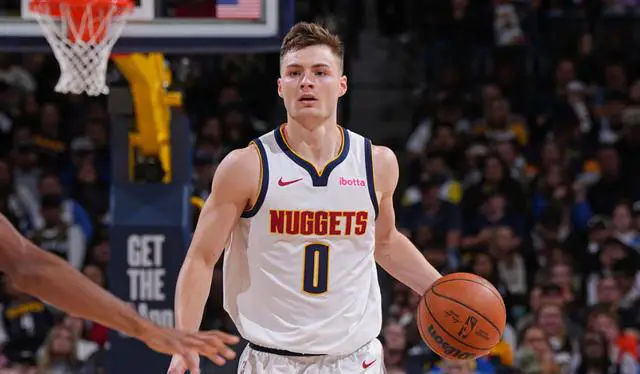 22届三球员索要亿元合同，抢断王均薪3000万引热议