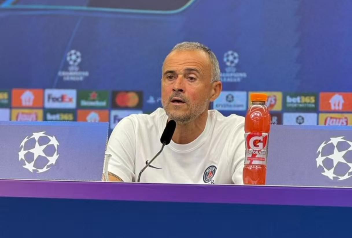 恩里克谈欧冠对阵勒沃库森：全力备战，盛赞舍瓦利耶表现