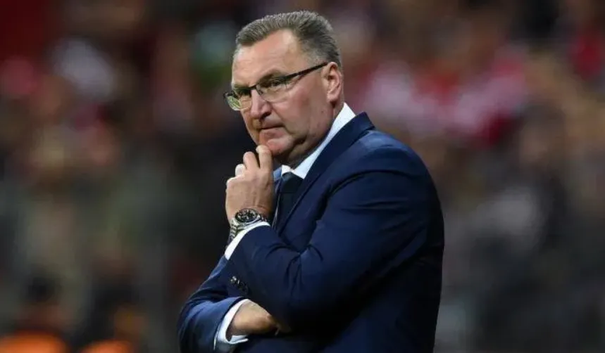 国足选帅争议：候选人缩至两人，其中一位涉假球丑闻