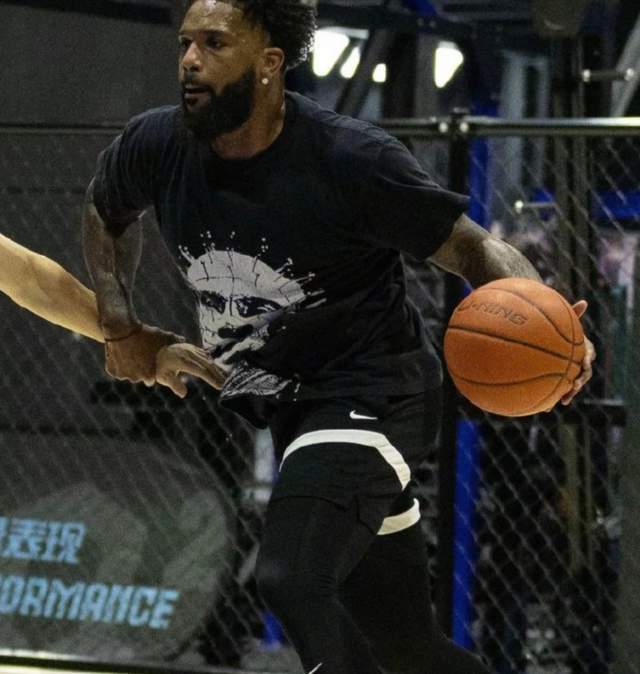 山东男篮新动态：鲍威尔提前报到，全运抽调致阵容不整