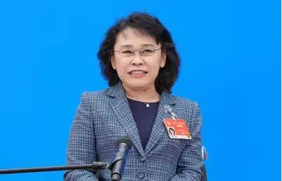 张海迪罕发声：别去踩一个坐在轮椅上的人，那不是勇敢，而是卑鄙