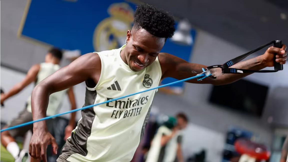 马卡报：维尼修斯本赛季纪律改善，仅1黄牌远超上赛季16黄