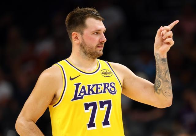 詹姆斯缺阵东契奇迎战库里：湖勇对决再掀高潮