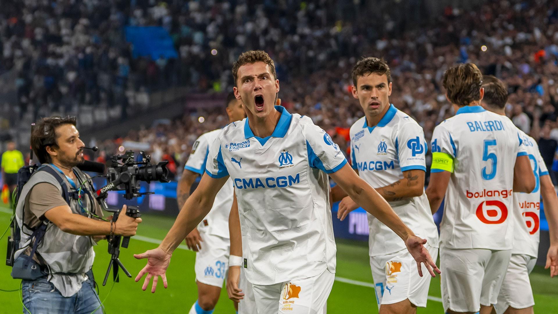 帕瓦尔自曝狂热球迷身份：老婆常催我关电视陪她