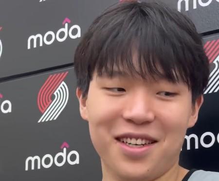 杨瀚森：英语进步显著，训练中已减少依赖翻译