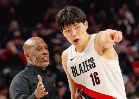 杨瀚森生活近况：考取驾照购二手X5，语言能力显著提升