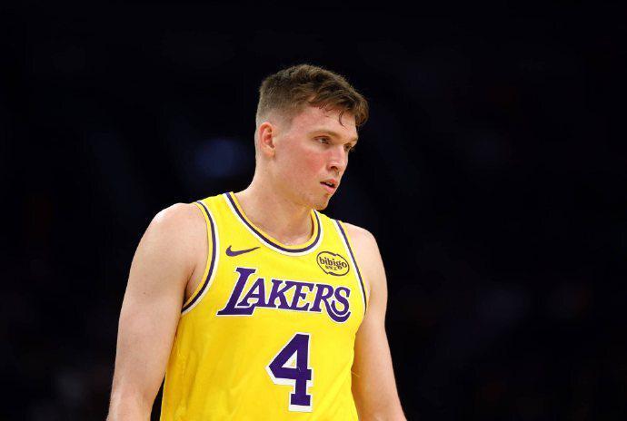 湖人执行克内克特420万球队选项，交易或存难题