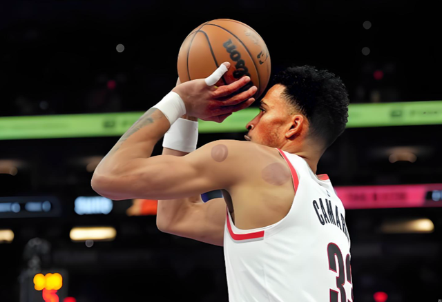 二轮秀逆袭！卡马拉获8200万大合同，从边缘到防守核心