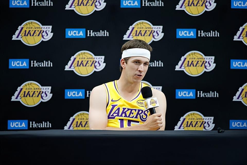 湖人里夫斯盛赞勒布朗：史上最伟大球员之一，乐观心态铸就传奇