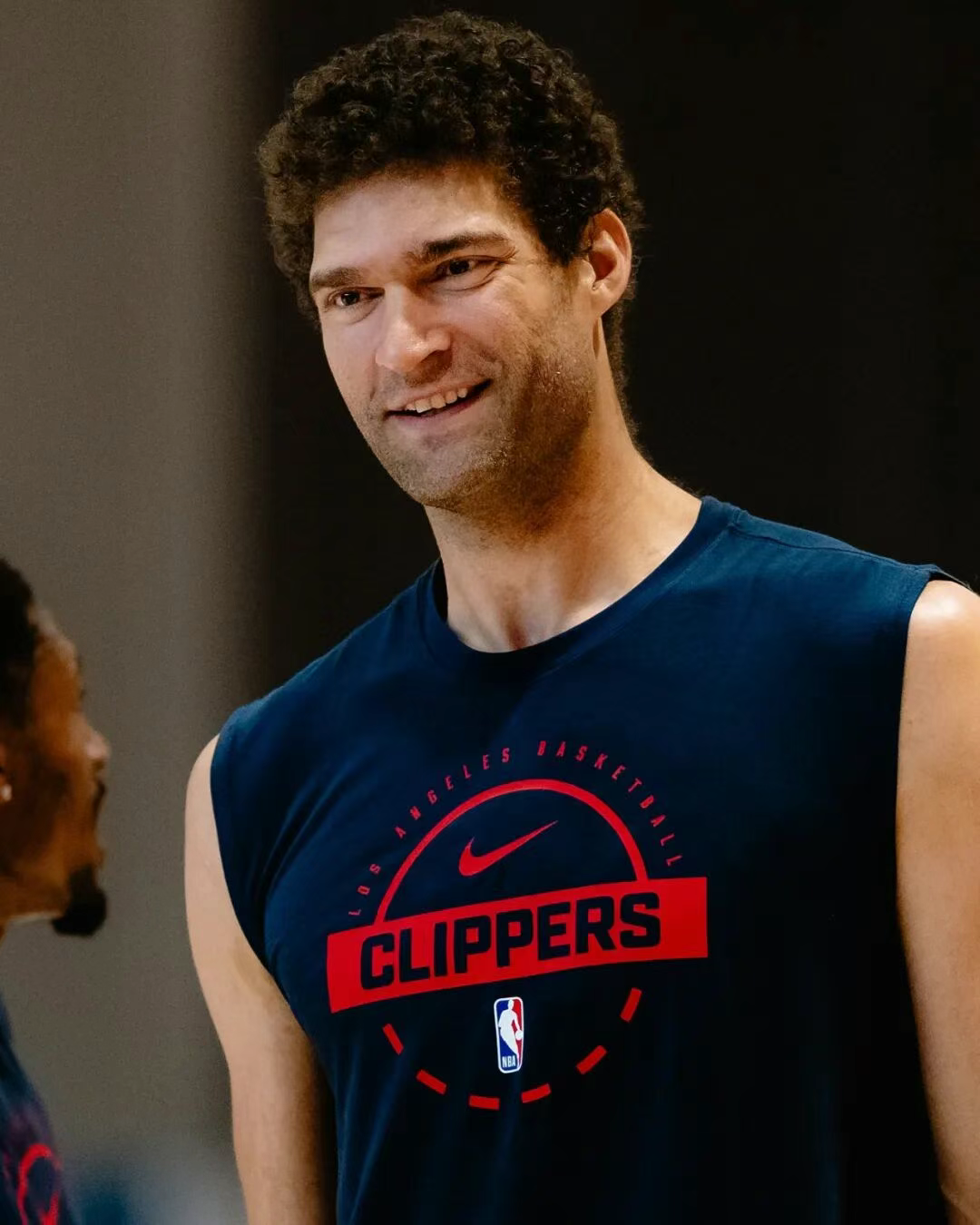 37岁洛佩斯季前赛爆发！场均13.3分+1.7盖帽，快船2年1800万签到宝