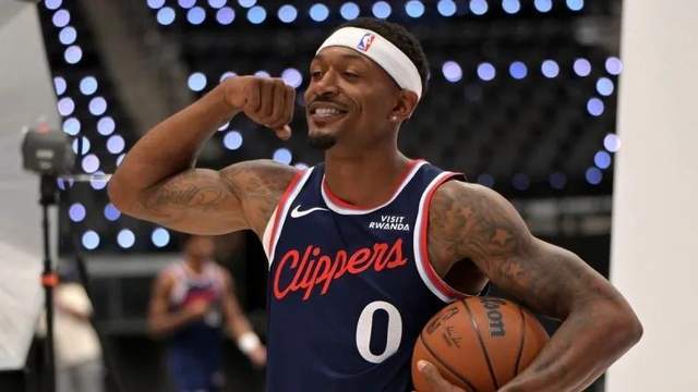 比尔融入快船体系：组织空切无球皆可，泰伦卢谈轮换策略