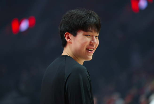 杨瀚森最新动态：购二手车、英语精进，全力备战NBA揭幕战