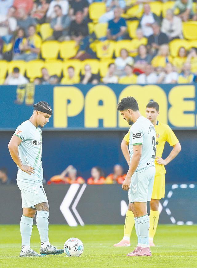 西甲球员集体静止抗议海外赛计划 引发联赛争议