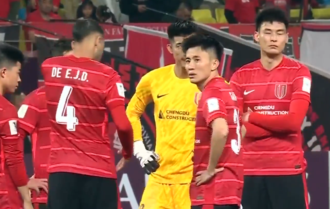 亚冠赛场0-2告负！成都蓉城创两大耻辱纪录，徐正源难挽败局