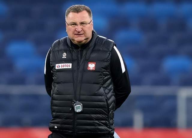 国足选帅新动态：2名波兰教练出局，西班牙名帅成热门人选