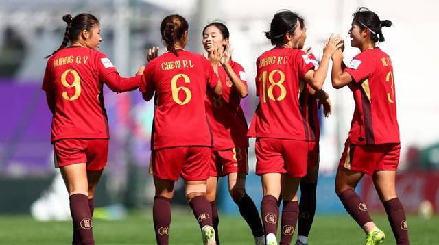 U17女足世界杯首轮狂潮：中国小花闪耀，国际足联盛赞