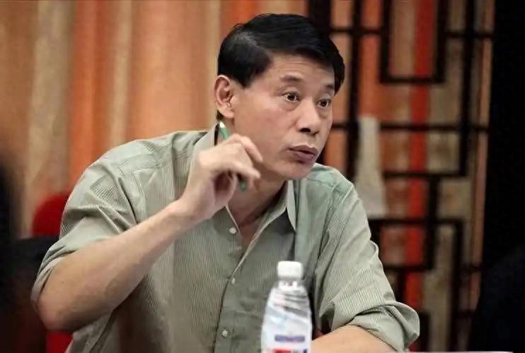 逼姚明退役，毁了王治郅，他是如何让中国篮球倒退了20年的？