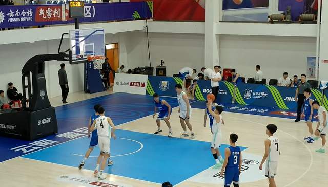 广州龙狮球员庆祝得分