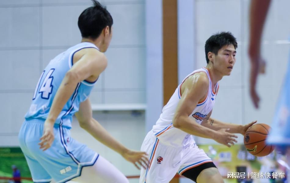 42投38中狂轰101分！25岁男篮新星能否重返CBA引热议