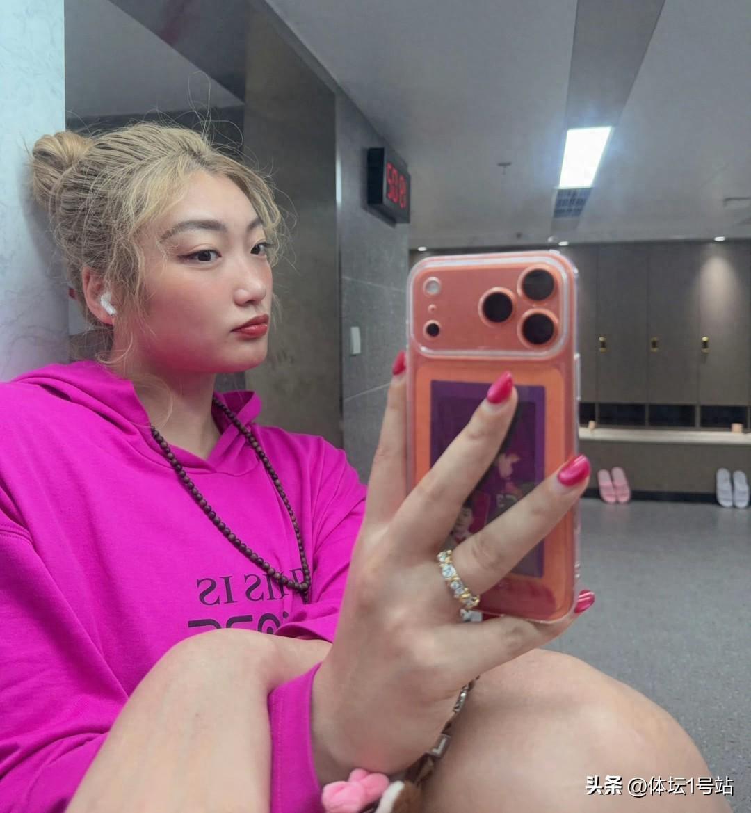 女篮李梦500万顶薪续约存疑，全国锦标赛表现引争议