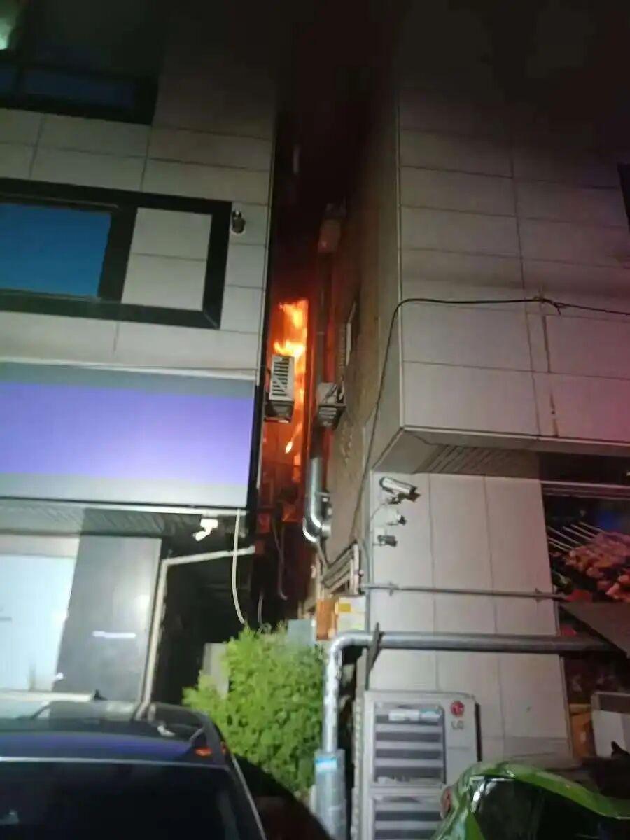 韩国火灾中国母亲舍身救子：托出婴儿后坠楼身亡