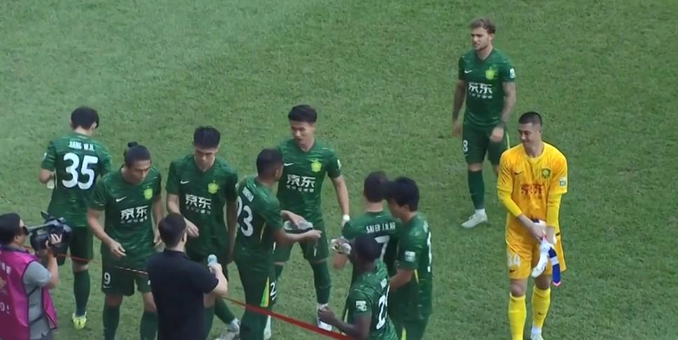 北京国安队肇庆集训后启程赴港，备战亚冠二级联赛