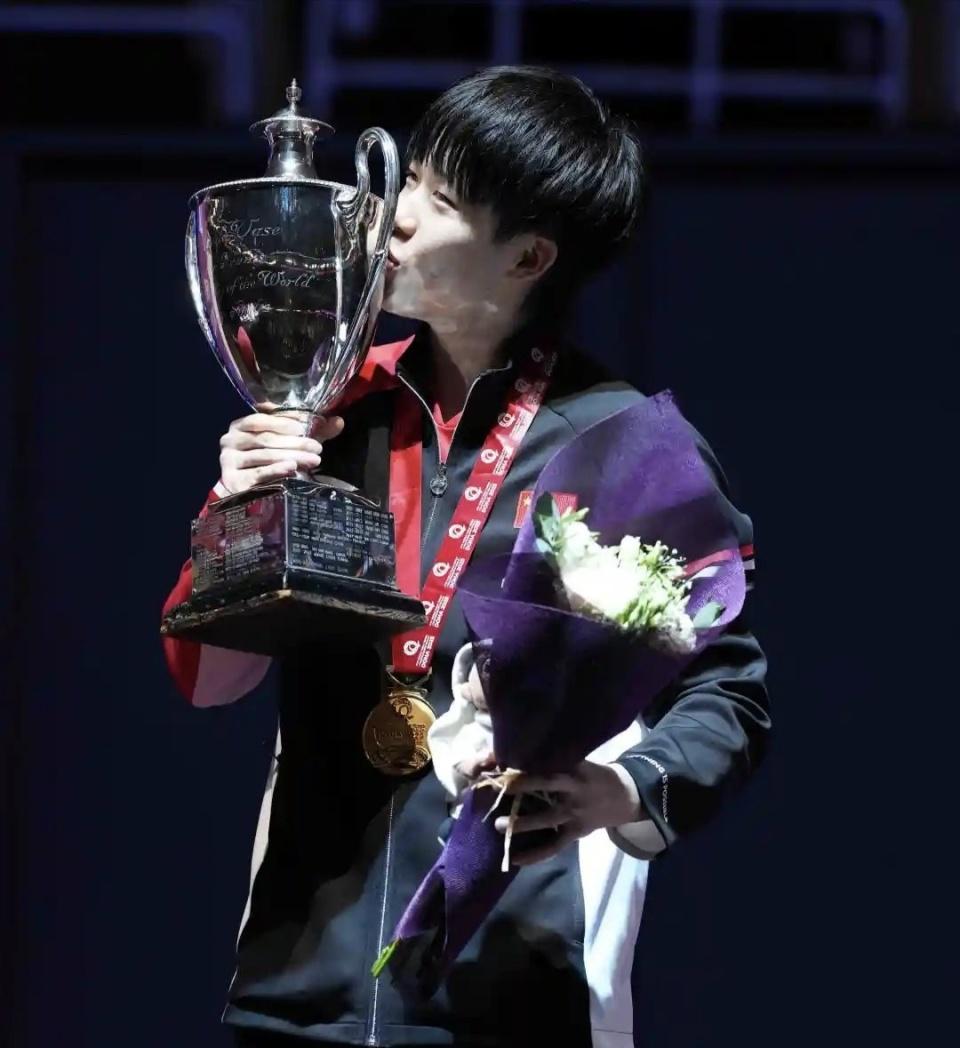 王楚钦夺冠球台重磅归来！北京队斥资7万空运回国