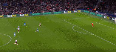 赛巴里远射破门瞬间