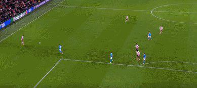 丹尼斯·曼远射破门