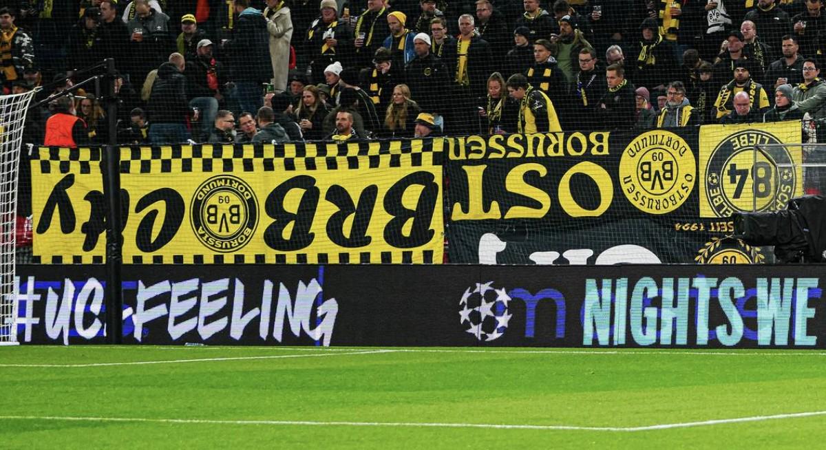 多特球迷倒挂旗帜抗议：门票实名制与赛前发放引发不满