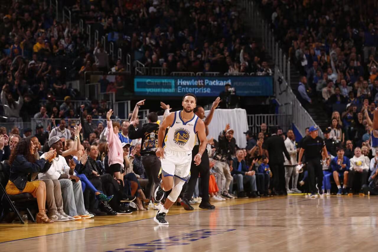 媒体人：勇士阵容更完整成熟，霍福德加盟助力五号位升级