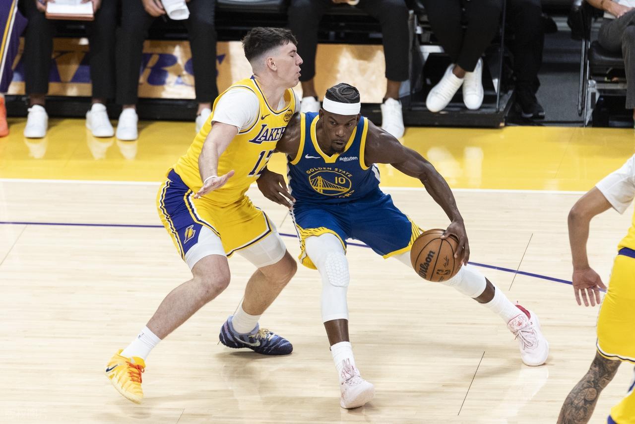 巴特勒突破湖人防线